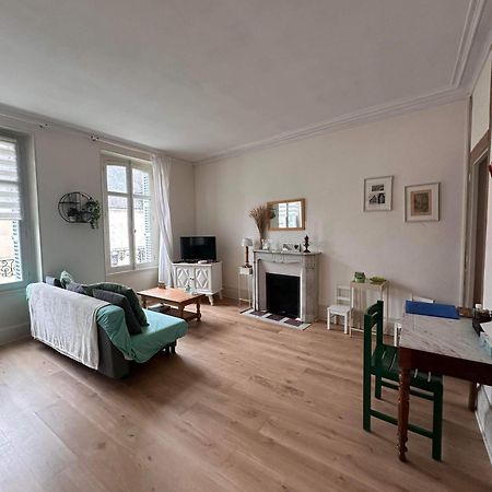 Le Compostelle Issoudun Exterior foto